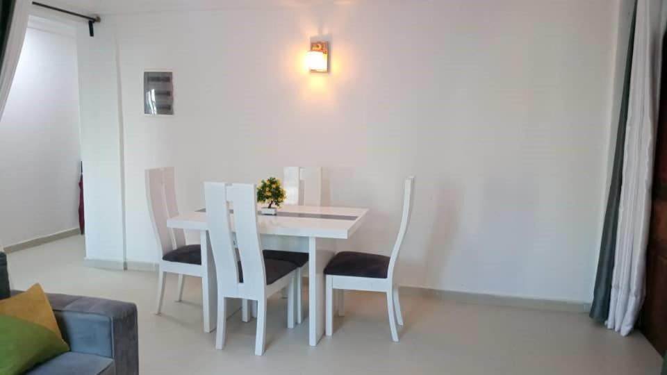 Makeena Berry Cosy Mboa - Hydrocarbures Douala Extérieur photo